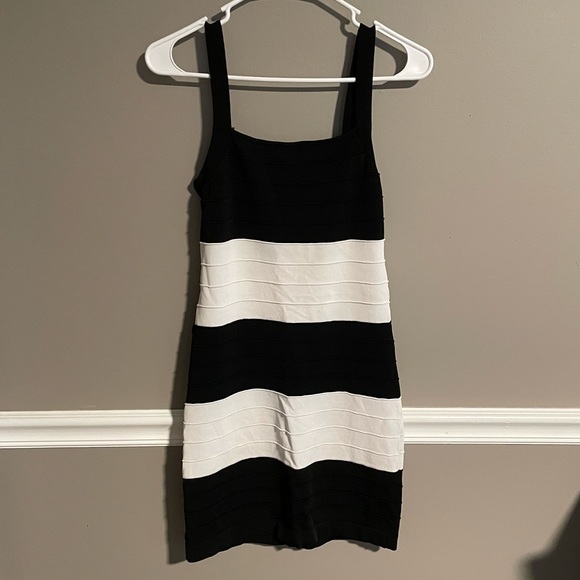 ⭐️4 for $10⭐️Black & White Striped Bodycon Dress. - Picture 4 of 8